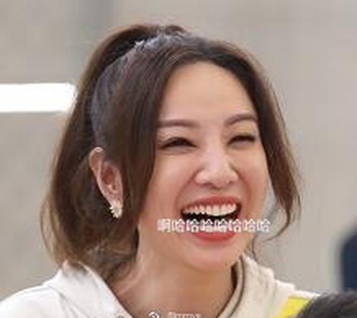 郑希怡姨母笑表情包大赛上热搜了到底是怎么回事