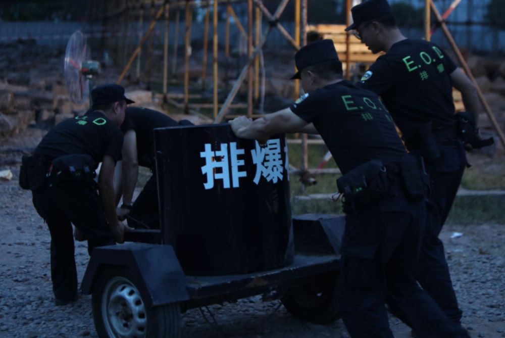 四川宜宾李庄镇发现一枚生锈的迫击炮弹 排爆专家已将其成功销毁