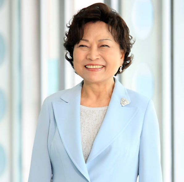 戏骨金容立80岁老当益壮 与罗文姬女士是多年好友 曾出演明成皇后