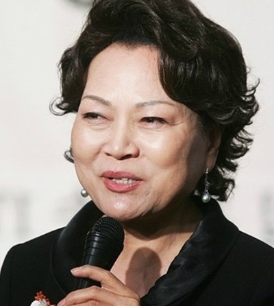 戏骨金容立80岁老当益壮 与罗文姬女士是多年好友 曾出演明成皇后