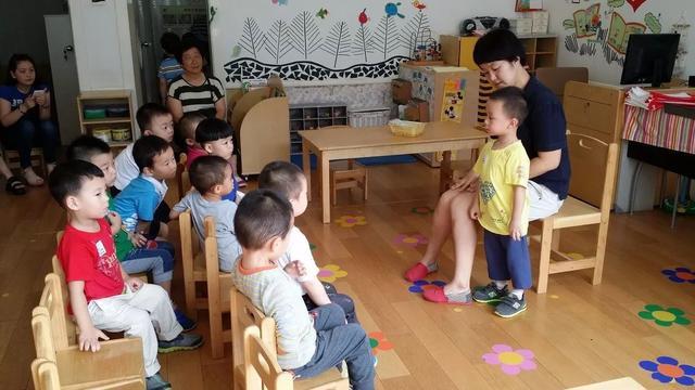 兒子衣服被撕壞 傢長全額索賠 事後 娃卻被幼兒園小朋友孤立瞭 職場 人際關係