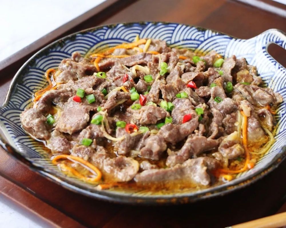今天给大家推荐这道清香佳肴-"虫草花蒸牛肉"_腾讯新闻