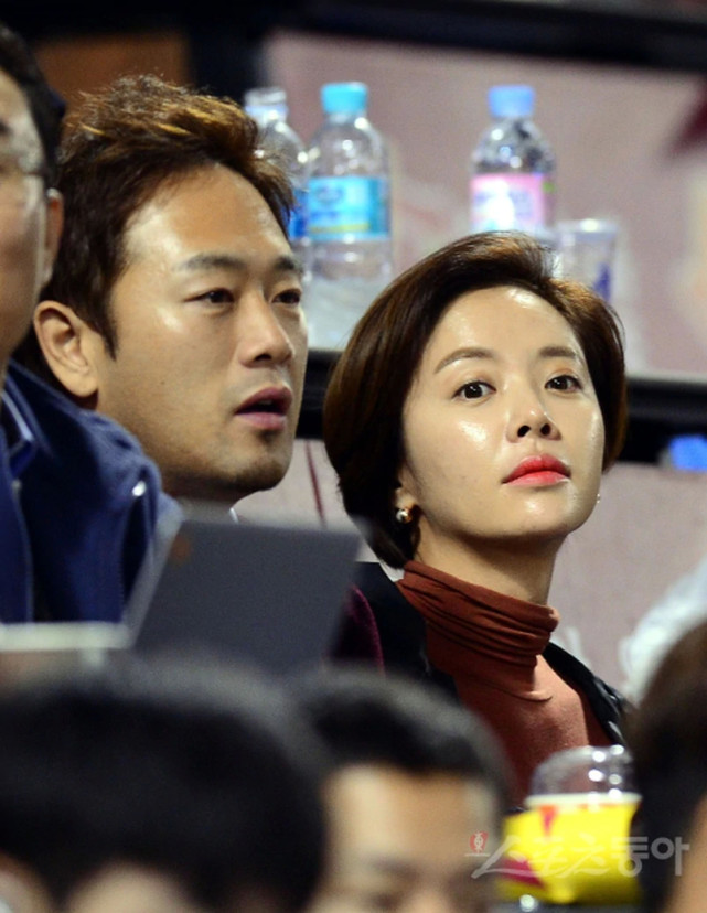 她很漂亮黄静茵证实离婚两个月前还跟丈夫秀恩爱婚变太突然