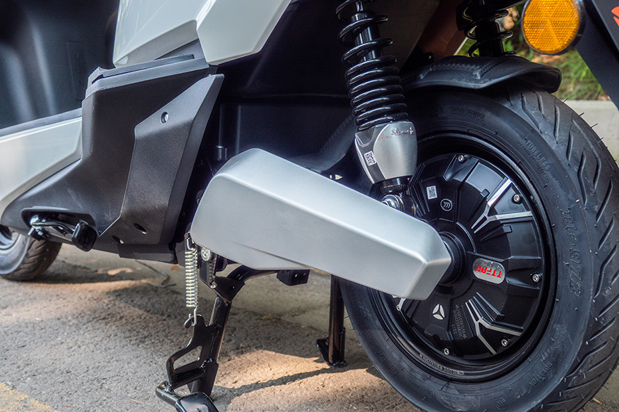 雅迪冠能t5电动轻便摩托车评测:ttfar 7级增程系统 高性能骑行_腾讯