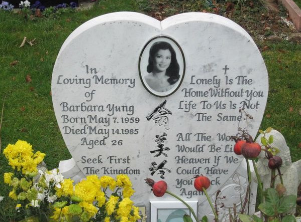13日汤镇业与翁美玲激烈争吵,次日温翁美玲穿红色睡袍自杀身亡
