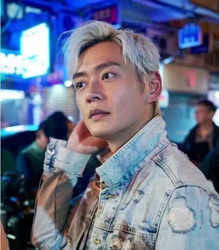 好甜!tvb当家小生与女友野外谈情:为博红颜一笑甘愿扮"低能"