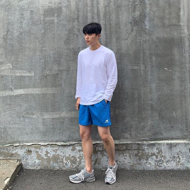 矮个子男生的穿搭,一定要让别人的注意力集中在衣服上,而非身高上