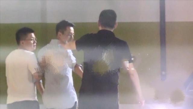 汪小菲|汪小菲深夜借酒消愁？因嫌大S不工作被吐槽，老婆贱卖豪宅疑破产