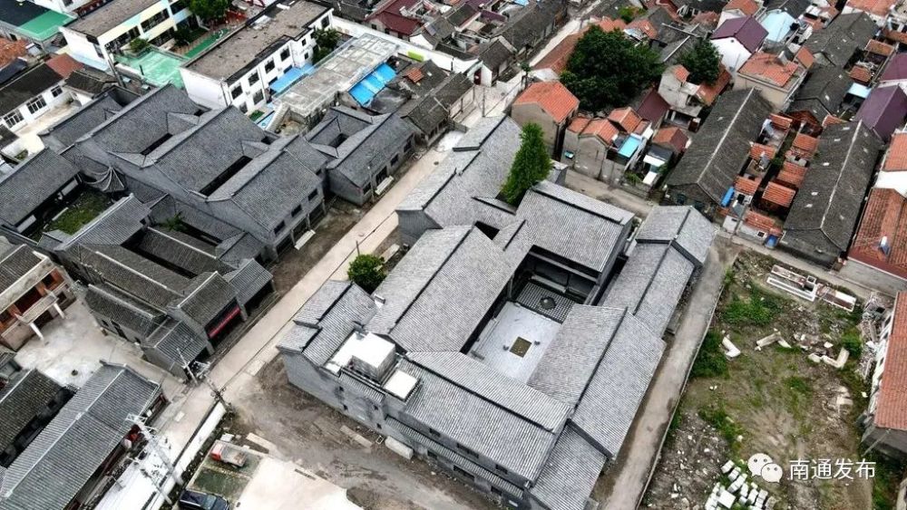 县栟茶镇三园村保存着众多古迹遗存:宋代修筑的范公堤,烧盐墩,一柱楼