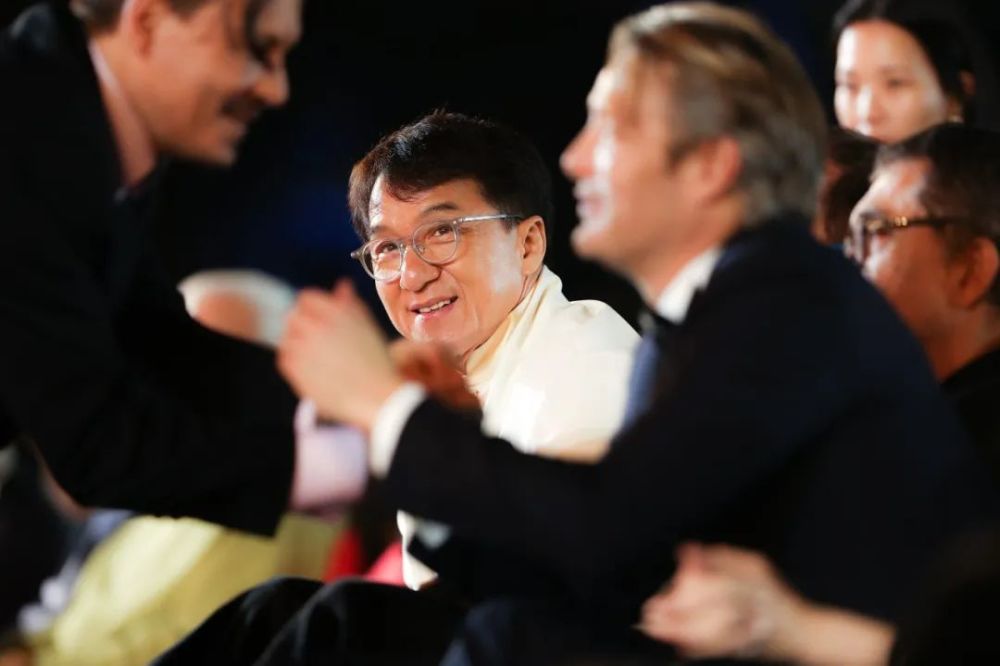 豪宅|北京二环内，成龙两套豪宅将被拍卖，起拍价7191万！发生了什么？