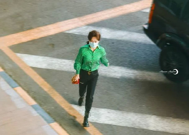 杨紫|杨紫为演女总裁梳起刘海，离开刘海后，网友：看得出快30岁了