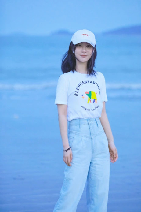 杨紫|杨紫为演女总裁梳起刘海，离开刘海后，网友：看得出快30岁了