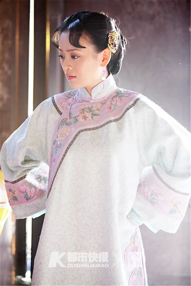 高的电视剧,《神探狄仁杰》里的丫鬟春红,《飞虎神鹰》里的许莉莉等等