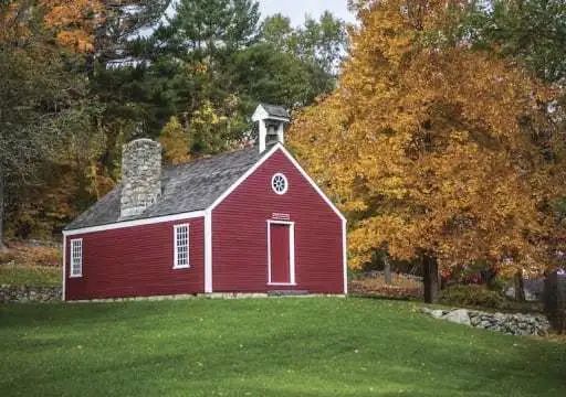 还复原了建校之初的第一栋校舍(就是图片中的小红房子)