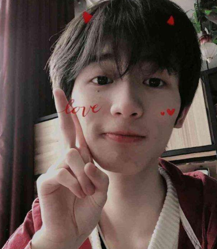 韩涵微博爆出和前女友夹死我语音,被称夹子哥.