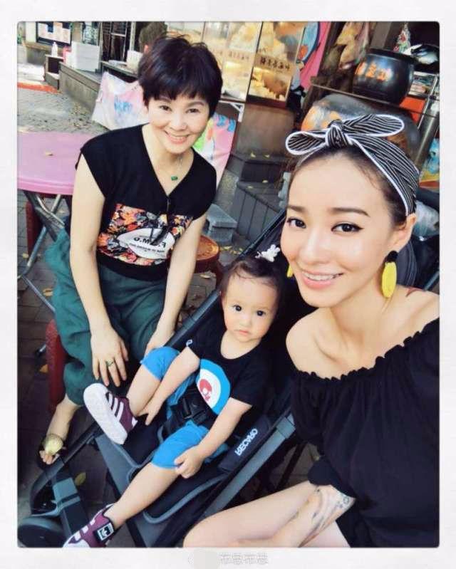 欧弟|欧弟罕见晒祖孙三代同框，母亲妻子女儿齐出镜，婆媳相处融洽