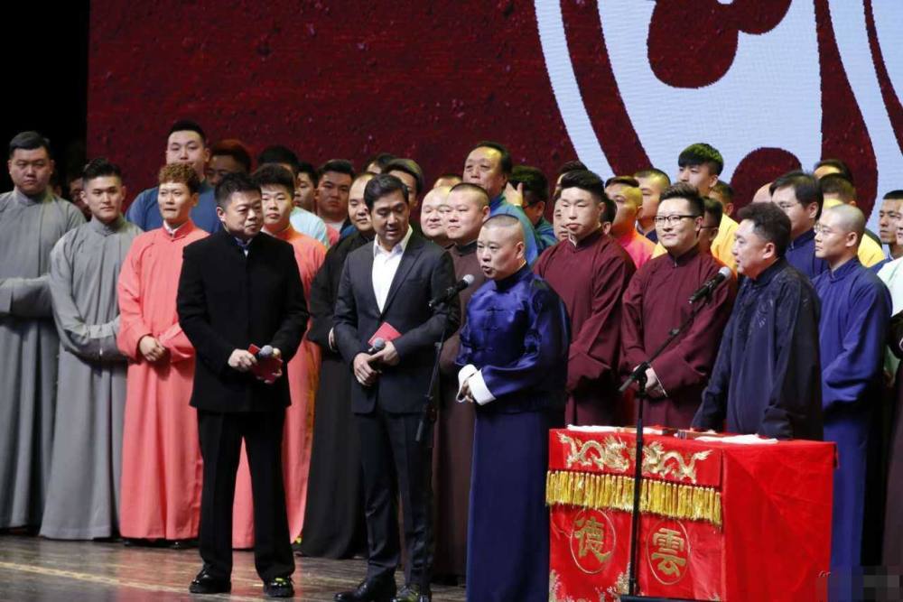 相声|苗阜发文抨击相声现状，两大问题成焦点，几乎是给德云社量身定做
