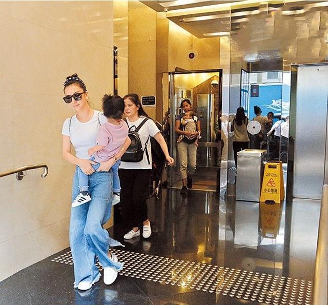 方媛|网红博主当上瘾？曝天王嫂方媛不愿做家庭主妇，把女儿丢给父母带