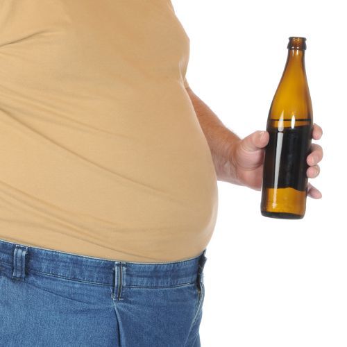 外媒:啤酒肚导致男性癌症风险更高