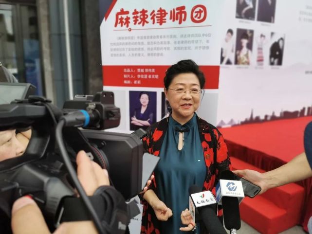 秦商百人会法律顾问崔莉律师编剧的麻辣律师团在无锡开机