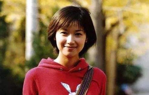 徐静蕾|才女徐静蕾：19岁开始没断过男朋友，身后男人一个比一个厉害