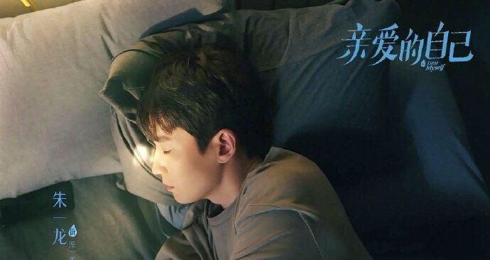 平凡的荣耀|《平凡的荣耀》与《亲爱的》同时上线，赵又廷与朱一龙谁主沉浮？