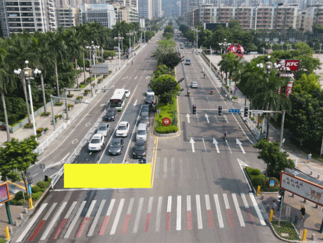 清新区清新大道和新城路交界处,是连接清四公路和城西大道的主要路口