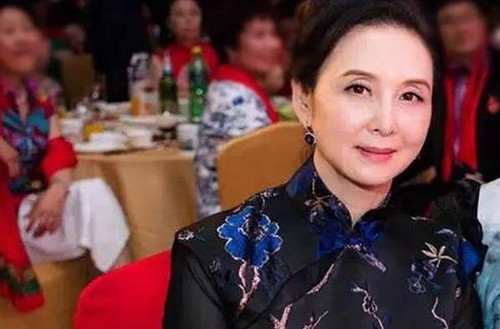 邱佩宁|一生只演一角色，弃演从商成女强人，捐6000万建学校，却少有人知