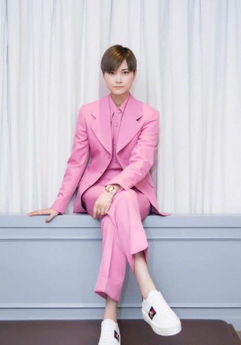 歌手李宇春首次在节目中公开自己的家 37岁依旧单身和父母住在一起