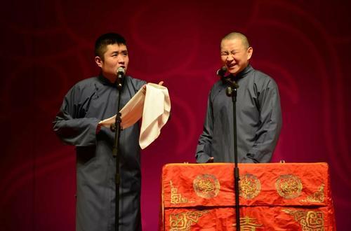 相声|苗阜发文称：相声表演像演唱会，这已偏离相声本质，德云社躺枪！