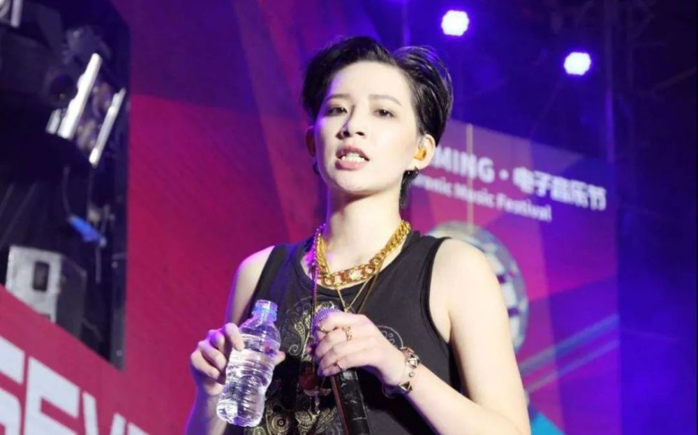 c位出道|《浪姐》决赛，她C位出道当之无愧