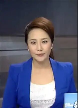 广东电视珠江台《630新闻》主持人徐洁,不但颜值高而且端庄大方