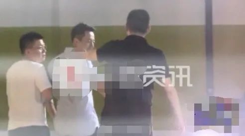 汪小菲|汪小菲深夜醉酒走路要人扶，2天前吐槽大S不工作，频被曝破产