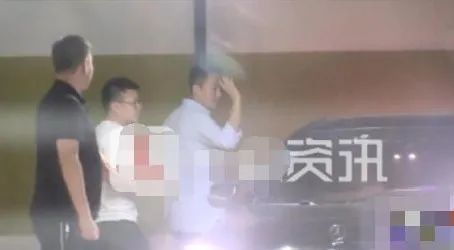 汪小菲|汪小菲深夜醉酒走路要人扶，2天前吐槽大S不工作，频被曝破产