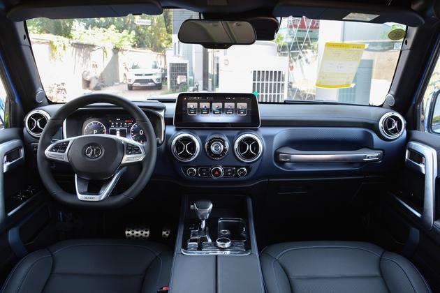 北京bj40|终于火了！月薪8千买这车？北京BJ40 vs INSPIRE