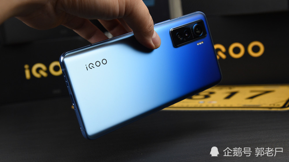 vivo iqoo 5的改变:没有怪兽但性能依旧_腾讯新闻