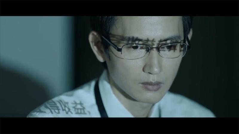 摩天大楼|《摩天大楼》如何把一切“悬浮”合理化，包括杨颖的“演技”？
