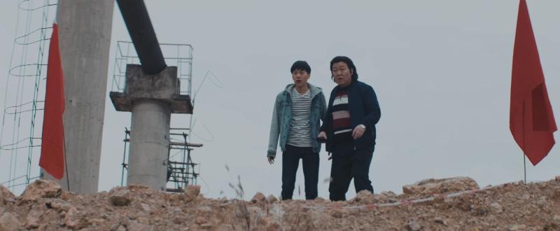 摩天大楼|《摩天大楼》如何把一切“悬浮”合理化，包括杨颖的“演技”？