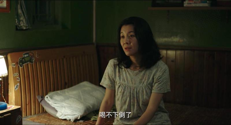 摩天大楼|《摩天大楼》如何把一切“悬浮”合理化，包括杨颖的“演技”？
