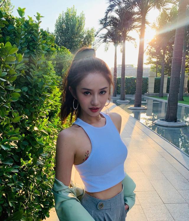 出道9年快女8强,为杨超越做"丫鬟",最终成《琉璃》的神助攻|付梦妮