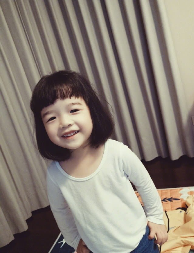 王栎鑫女儿近照,换了新发型的王大姐超漂亮,美得令人惊艳_腾讯新闻