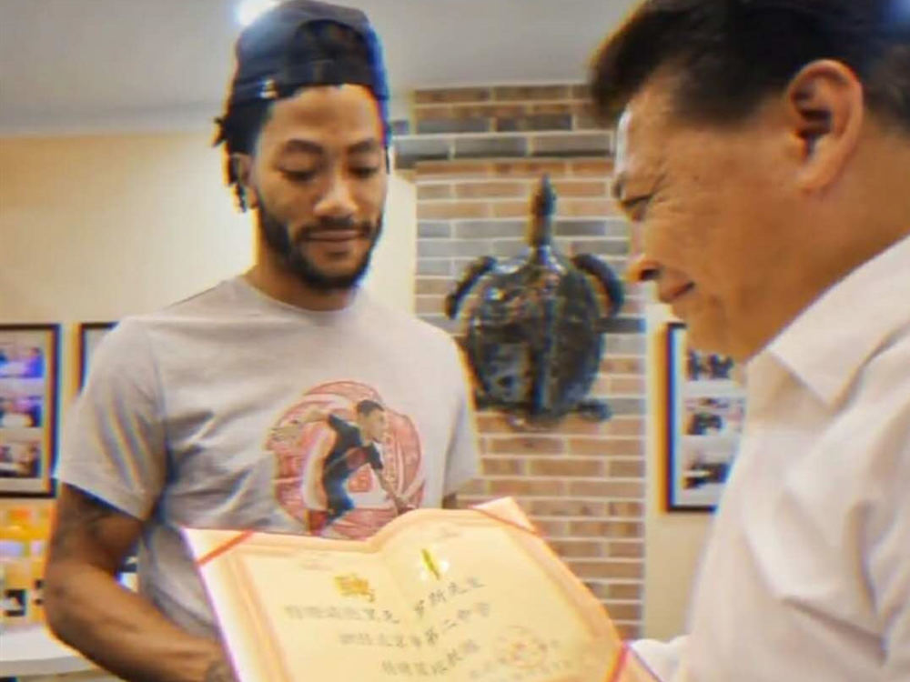 罗斯|罗斯成北京第二中学特聘教练 球迷：现在转学还来得及吗？