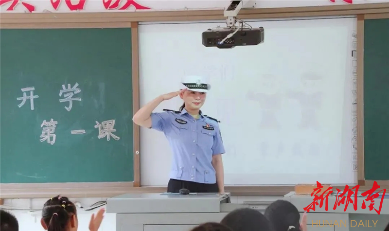 开学季 湘西警察蜀黍开启 护学模式 腾讯新闻