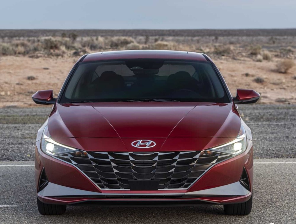 2021款现代伊兰特来袭预售9万16t油耗6升比思域帅气