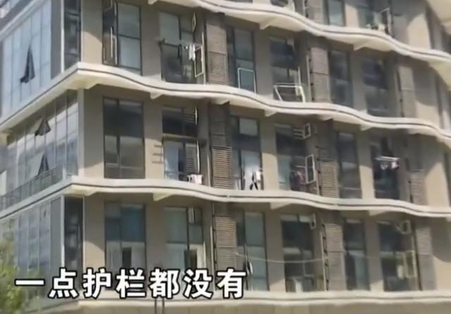 男子看房以为挑高阳台却只是防火挑檐物业急了你脑子有病吧