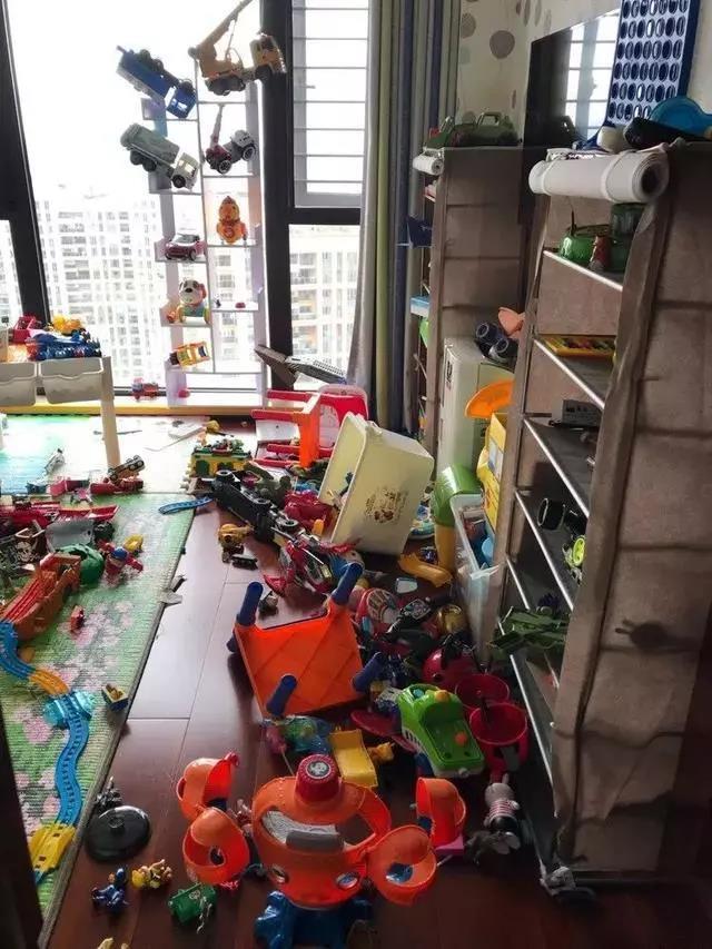 宝妈晒出孩子的房间,一地玩具引无数家长共鸣,网友:同款孩子