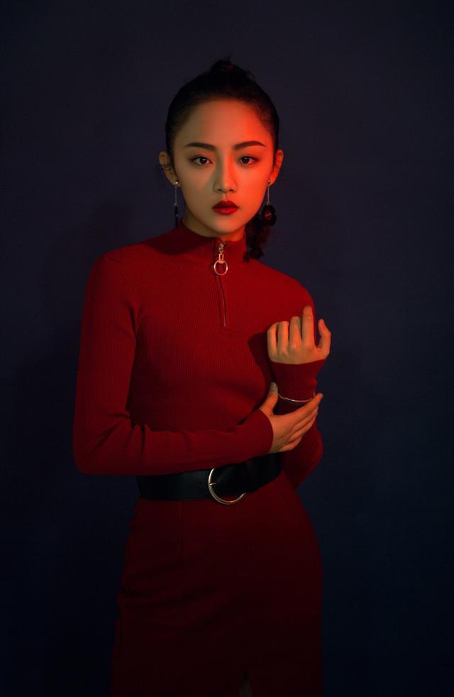 吴佳怡 :第3507时尚潮流穿搭美图欣赏