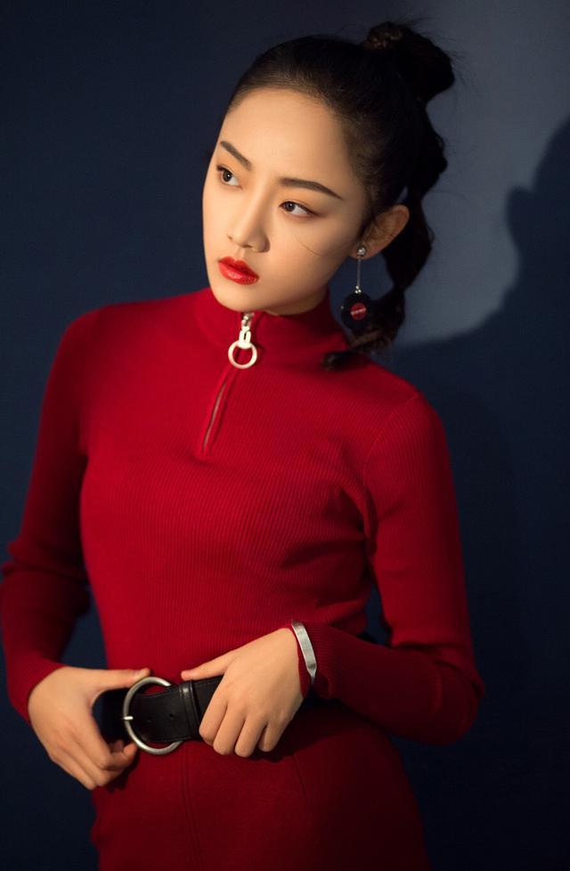 吴佳怡 :第3507时尚潮流穿搭美图欣赏