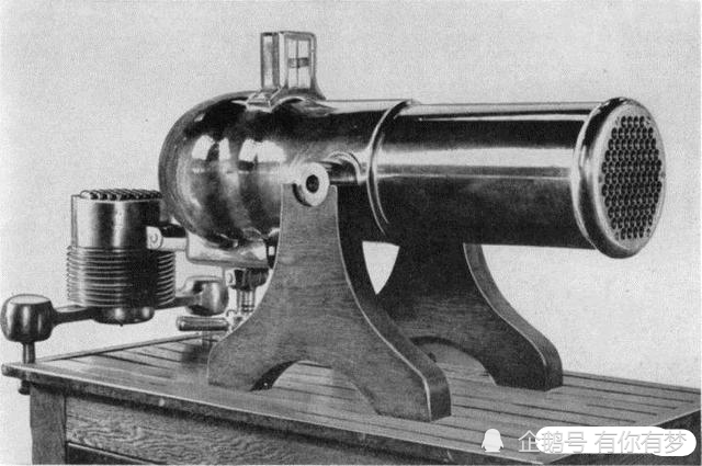 人就制造出了范登堡机枪(vandenburg volley gun),枪管数量增加到85根