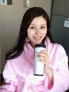 李嘉欣|半百李嘉欣豪宅练瑜伽，一字马很惊艳，奢华健身房比人家客厅还大